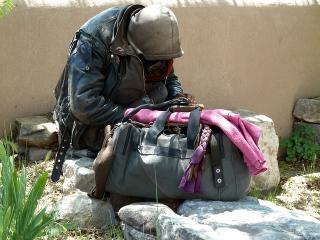 Toti dam din colt in colt sa facem bani mai multi si sute de mii de  romani stau acasa degeaba: somajul e in crestere