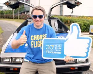 RYANAIR AJUNGE PE FACEBOOK SI LANSEAZA CONCURSUL