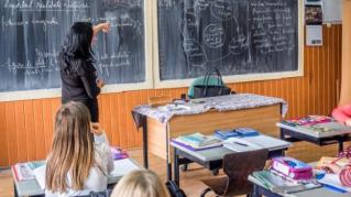 Cat castiga, de fapt, profesorii din Romania: unele salarii depasesc 1.000 de euro. In sistemul universitar se castiga mult mai bine
