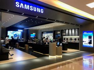 Probleme pentru Samsung. Compania a amanat lansarea noului telefon pliabil Galaxy Fold