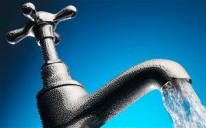 Scandalul apei de la robinet din Bucuresti capata noi proportii. Este sau nu apa potabila?