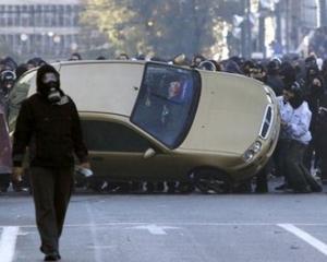 Studentii din Marea Britanie ies din nou in strada si protesteaza impotriva politistilor