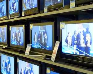 Femeile in media, mai prezente la televizor in 2013. Numarul aluziilor sexuale a scazut