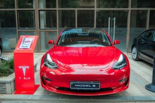 Tesla, ieftinire masiva: masinile de lux ale lui Elon Musk nu mai sunt chiar o extravaganta