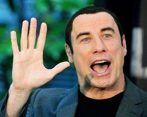 Travolta vrea sa fie baiatul rau care o incaseaza de la James Bond