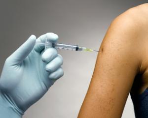 Directiile de sanatate publica vor controla panourile publicitare care promoveaza campanii impotriva vaccinarii