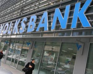 Trei luni de acum inainte, Volksbank tine cursul francului la 3,8035 de lei