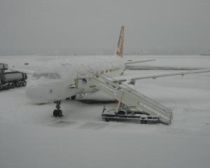 Aeroporturile bucurestene functioneaza normal. Intarzierile sunt de maximum 30 de minute